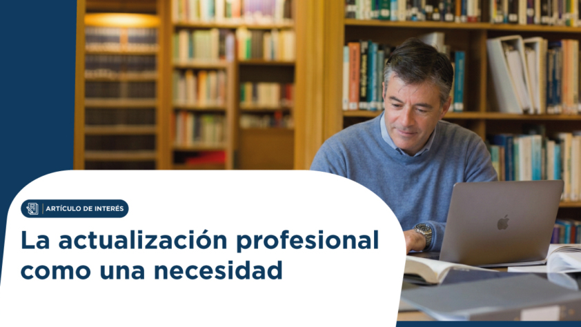 Hombre en una biblioteca con portátil, junto a estanterías de libros; encabezado del artículo: La actualización profesional como una necesidad.