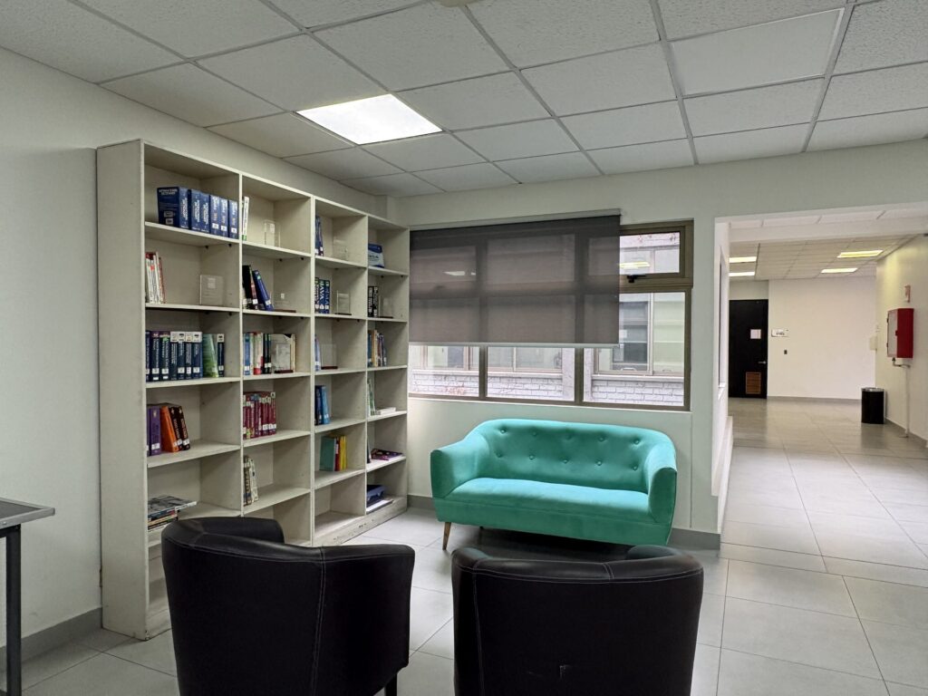 Biblioteca y sala de estudio