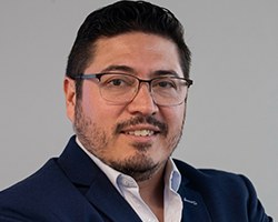 Valentín León